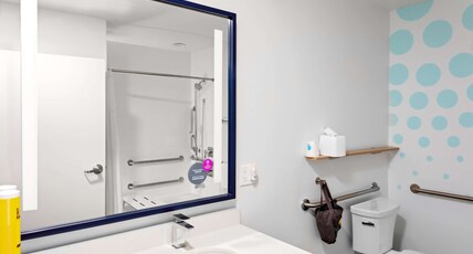 Tru by Hilton Cypress Houston Room Type - 2 QN ACC RM W BATHTUB