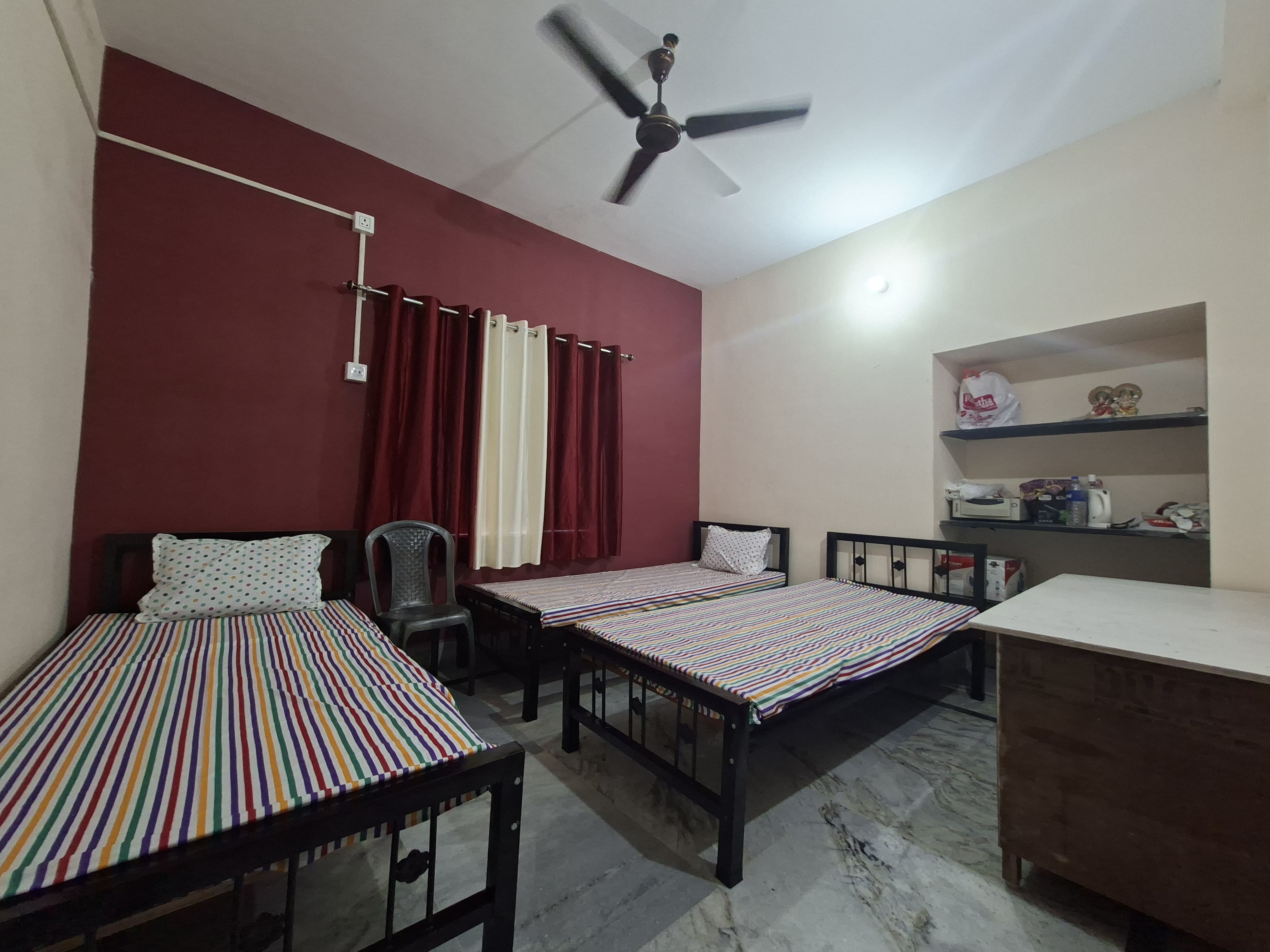 UrbanHostel in Chinar Park - Kolkata - Tap to explore photos