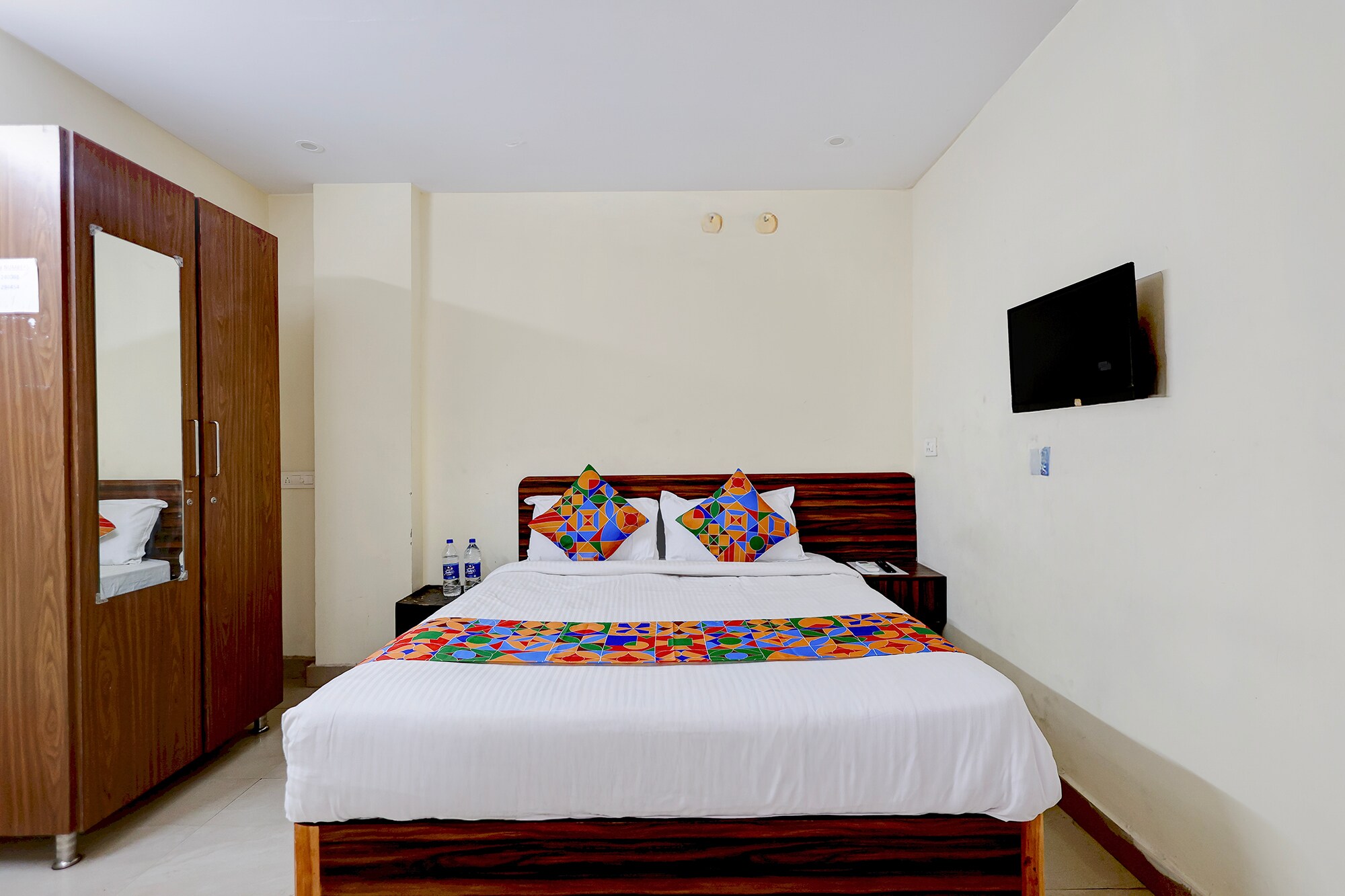 FabHotel Ramnivas - Tap to explore photos