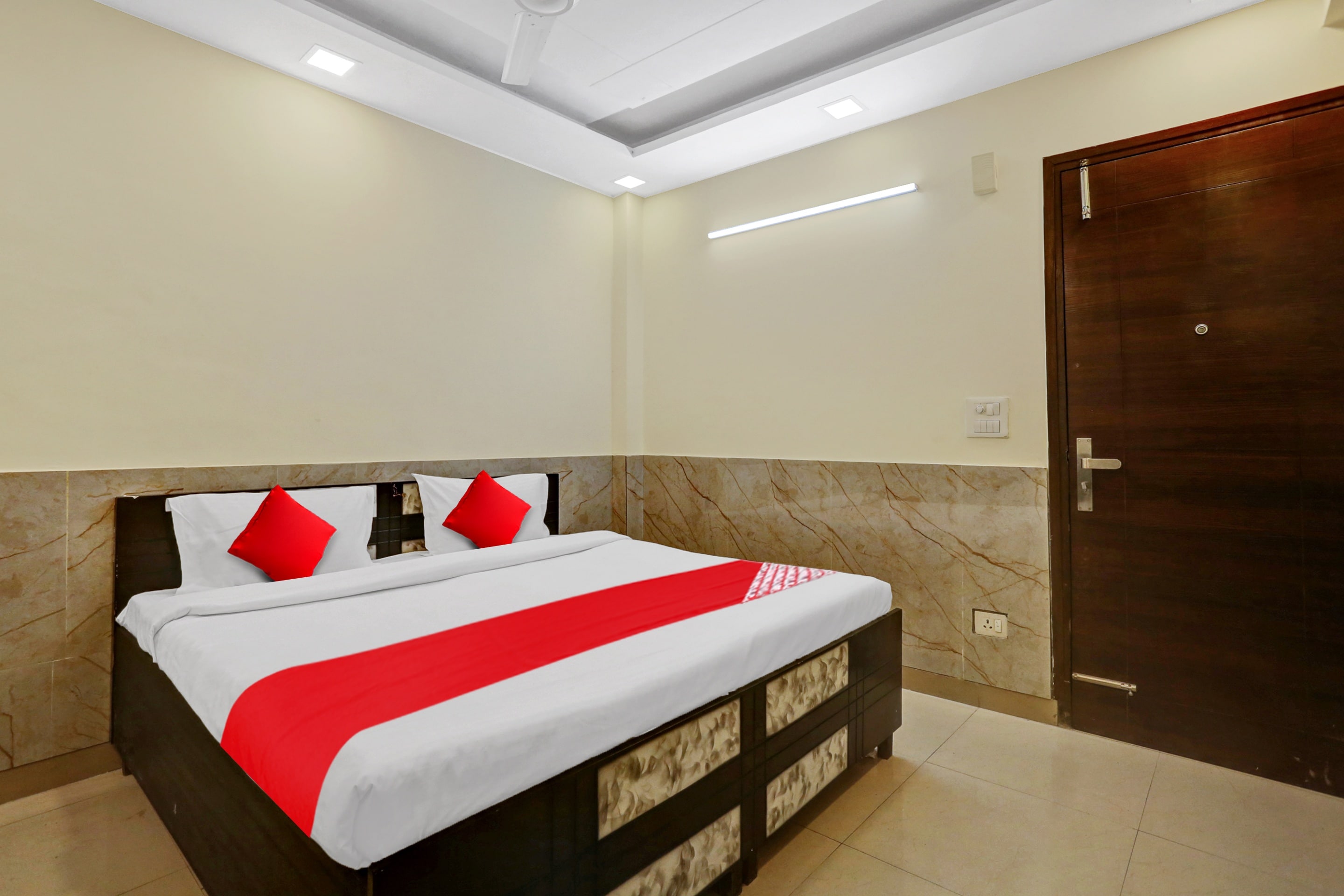 Hotel O Welcome Hotel Near Dlf Avenue Saket - Tap to explore photos