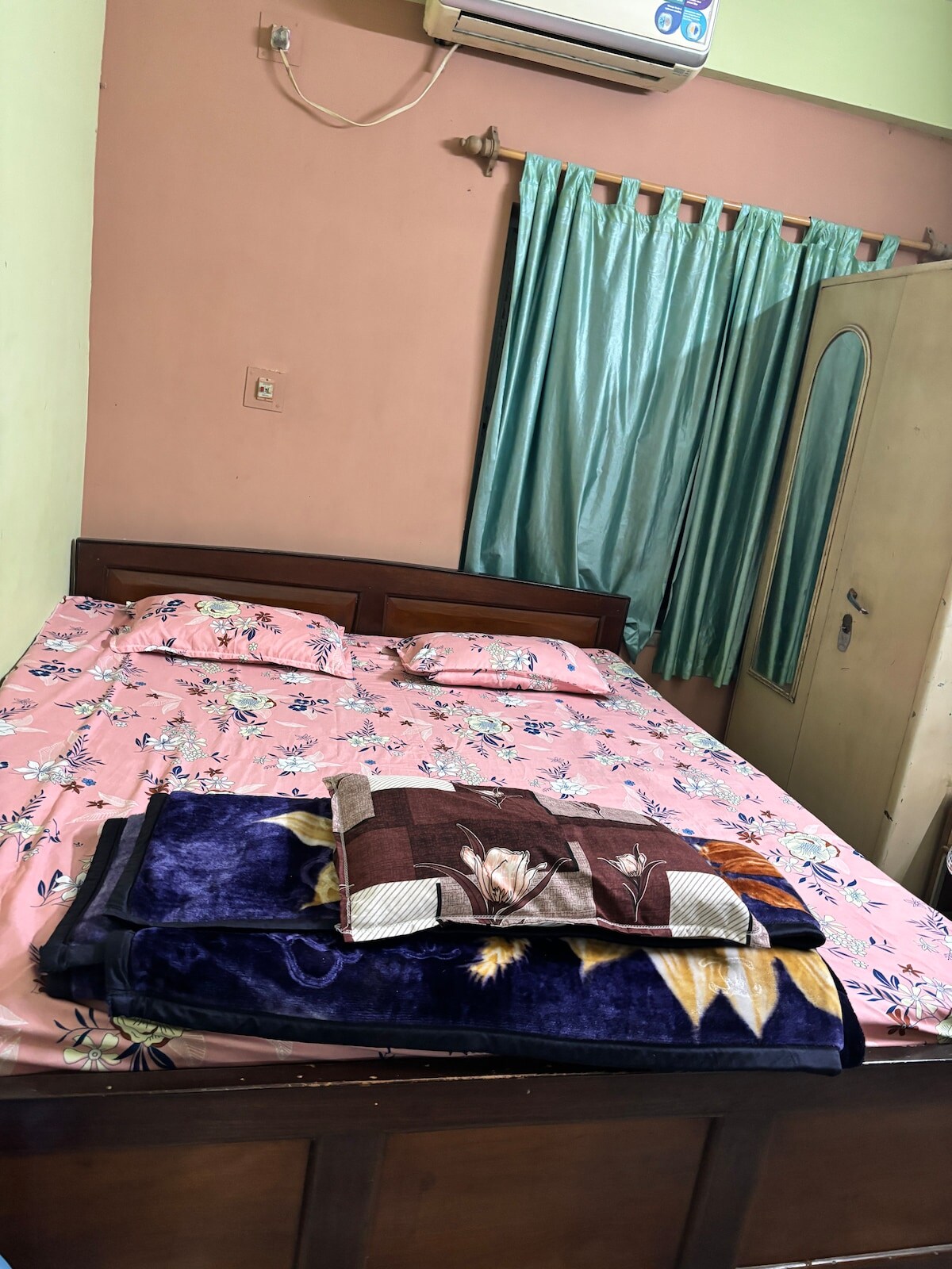 Lara Homestay 2bhk apartment Behala 2 - Tap to explore photos