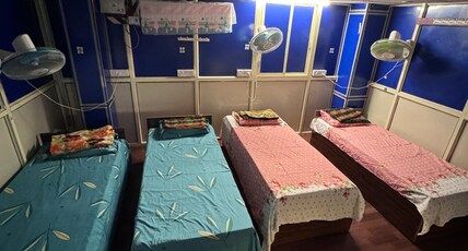 Rajeswari Ac Dormitory Room Type - Four Bed Dorm With Shared Washroom