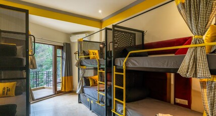 The Hosteller Kasauli Room Type - Bed in 6 Bed Mixed Dormitory with Balcony and Forest View