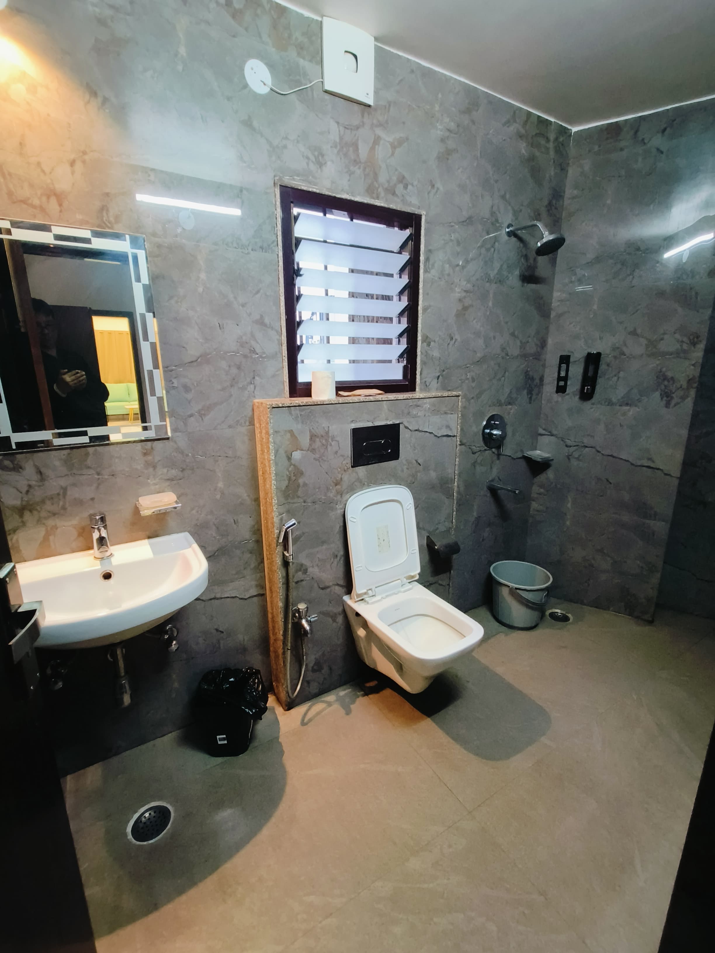 Leafyinn Elite Abode 3BHK - Tap to explore photos