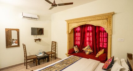 Hotel Relax Inn Room Type - Superior King Room