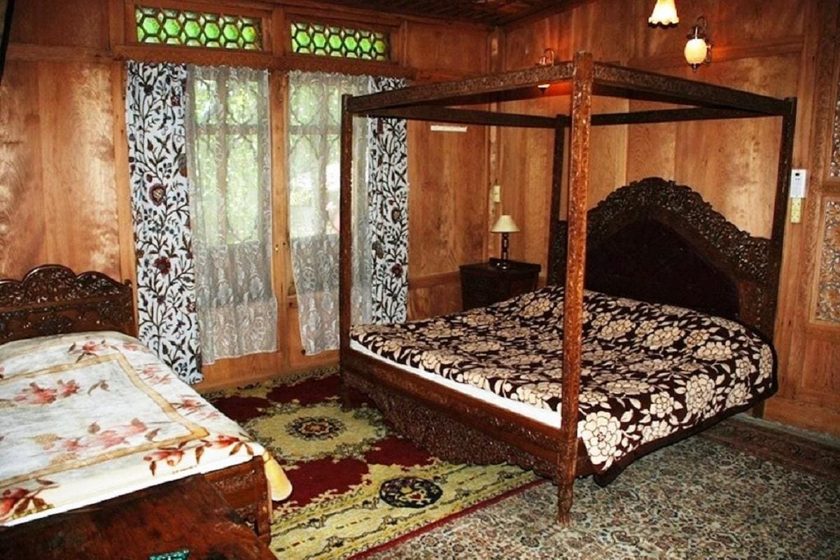 Houseboat Kotroo Palace - Tap to explore photos