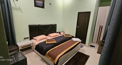 Shri Ram Palace Room Type - Standard Ac Room With Forest Hill View
