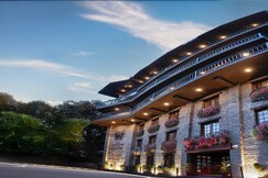 The West Gate Posada By Summit