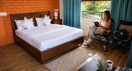 Loopin Mcleodganj Room Type - Deluxe Double Room with Balcony