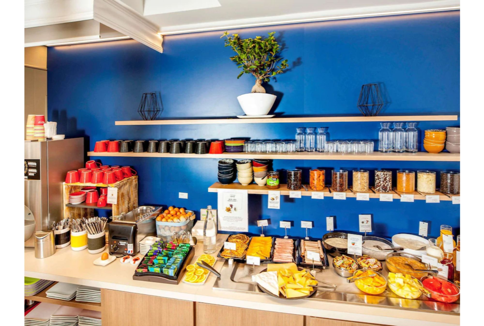 ibis Styles Paris Cadet Lafayette - Tap to explore photos