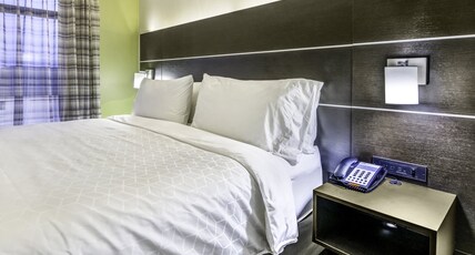 Holiday Inn Express & Suites LONGVIEW NORTH Room Type - 1 King Bed Suite Comm Access