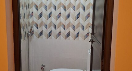 Vamika palace Room Type - Quadruple  room 2