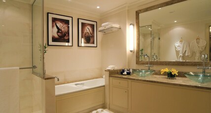 MOVENPICK HOTEL AL KHOBAR Room Type - Deluxe King Partial Sea View