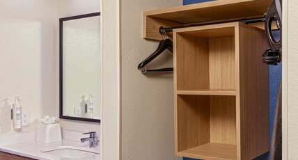 Spark by Hilton Denver International Airport Room Type - 2 QUEEN BEDS