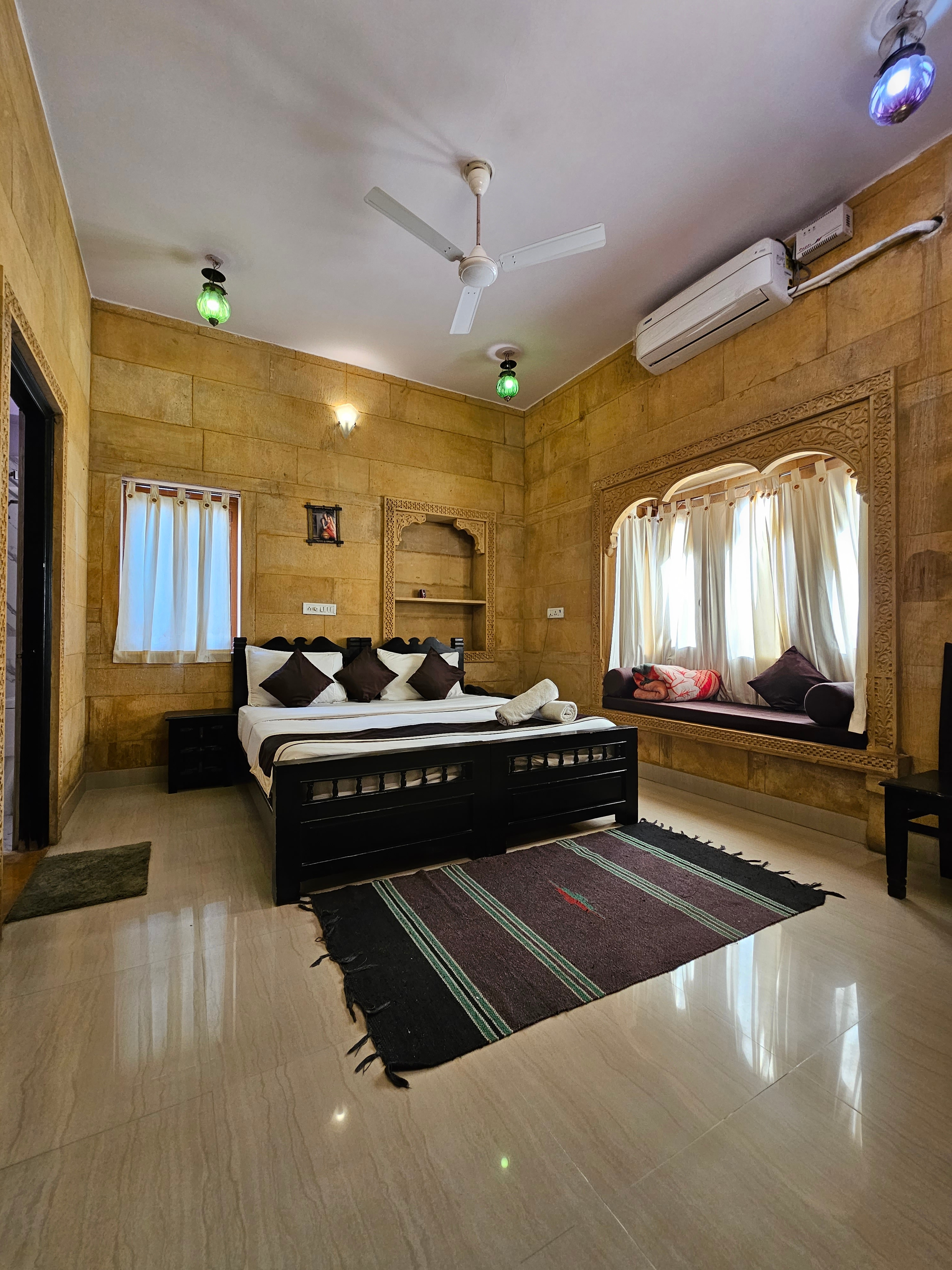 Hotel Royal Haveli - Tap to explore photos