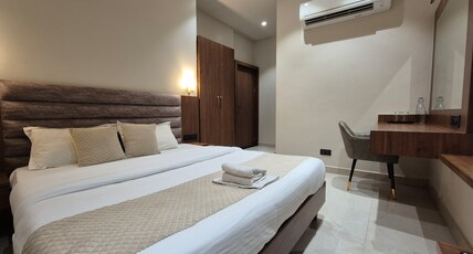 Hotel Shera and Restaurant Room Type - Deluxe Room