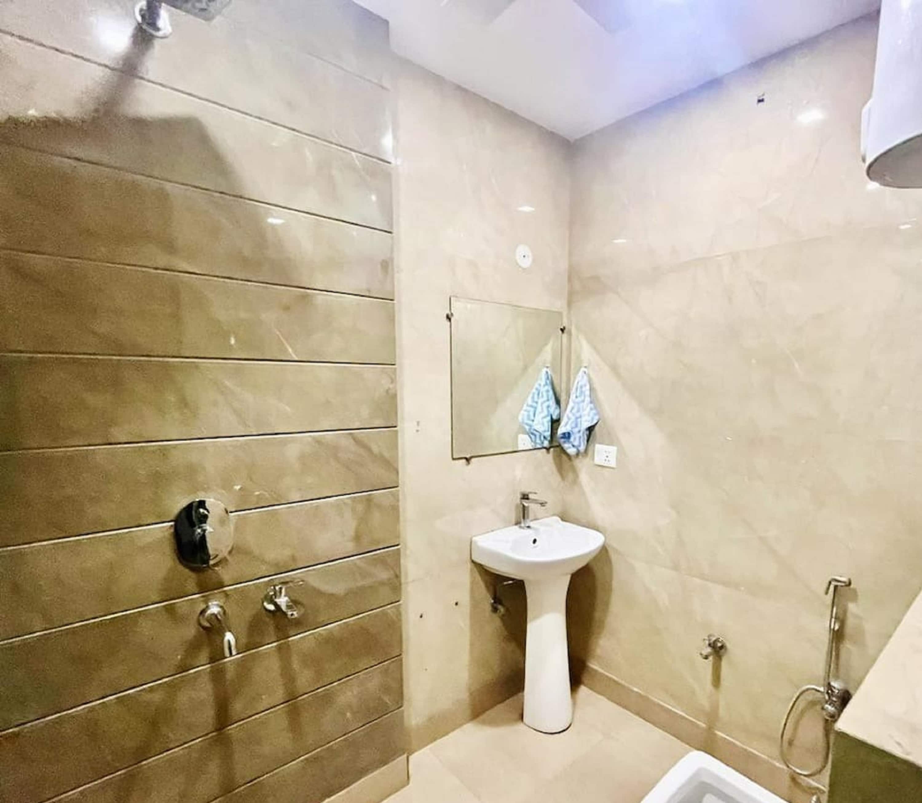 Candy | Jacuzzi, TV, Kitchenette, Insta-worthy 1BR - Tap to explore photos