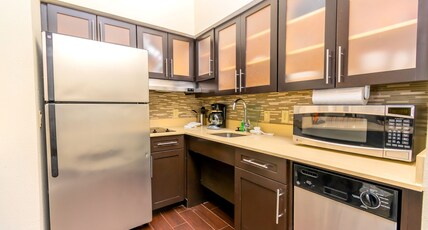 Staybridge Suites HOUSTON IAH - BELTWAY 8, an IHG hotel Room Type - 2 Double 1 Bedroom Suite