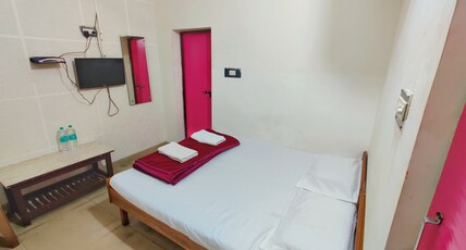Shriji Hotel Room Type - AC Deluxe
