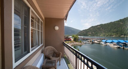 Prestige Lakeside Resort, BW Premier Collection Room Type - 1 King Bed, Non-Smoking, Sofabed, Spa Tub, Balcony, Lake View, Wine Cooler Fridge