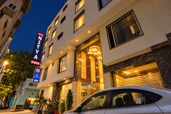 Staybook Hotel Nitya Maharani