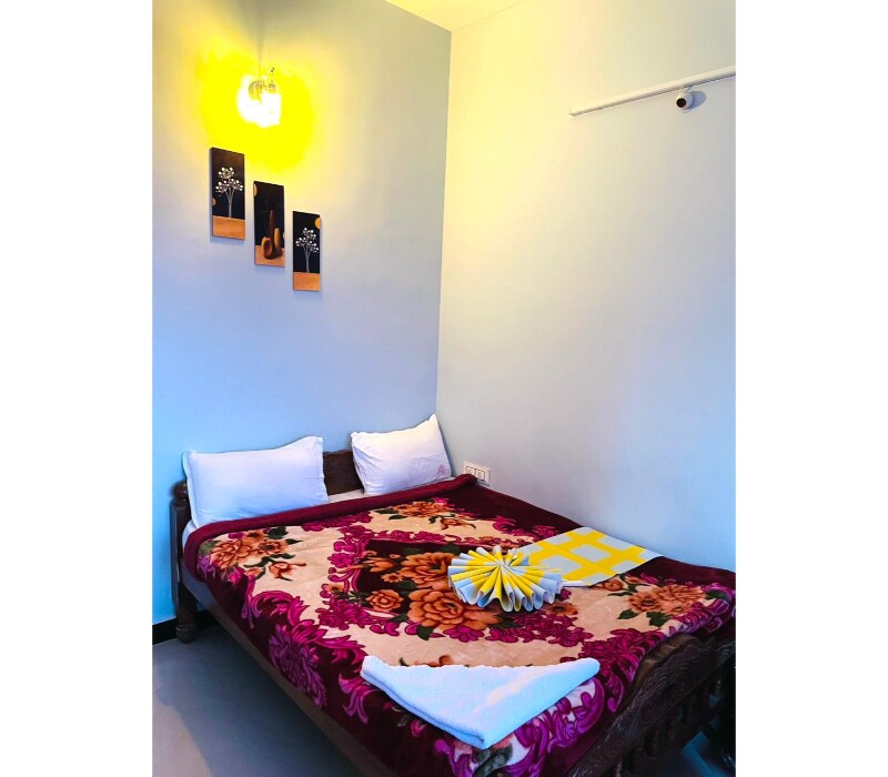 Brown Stone Home Stay - Tap to explore photos