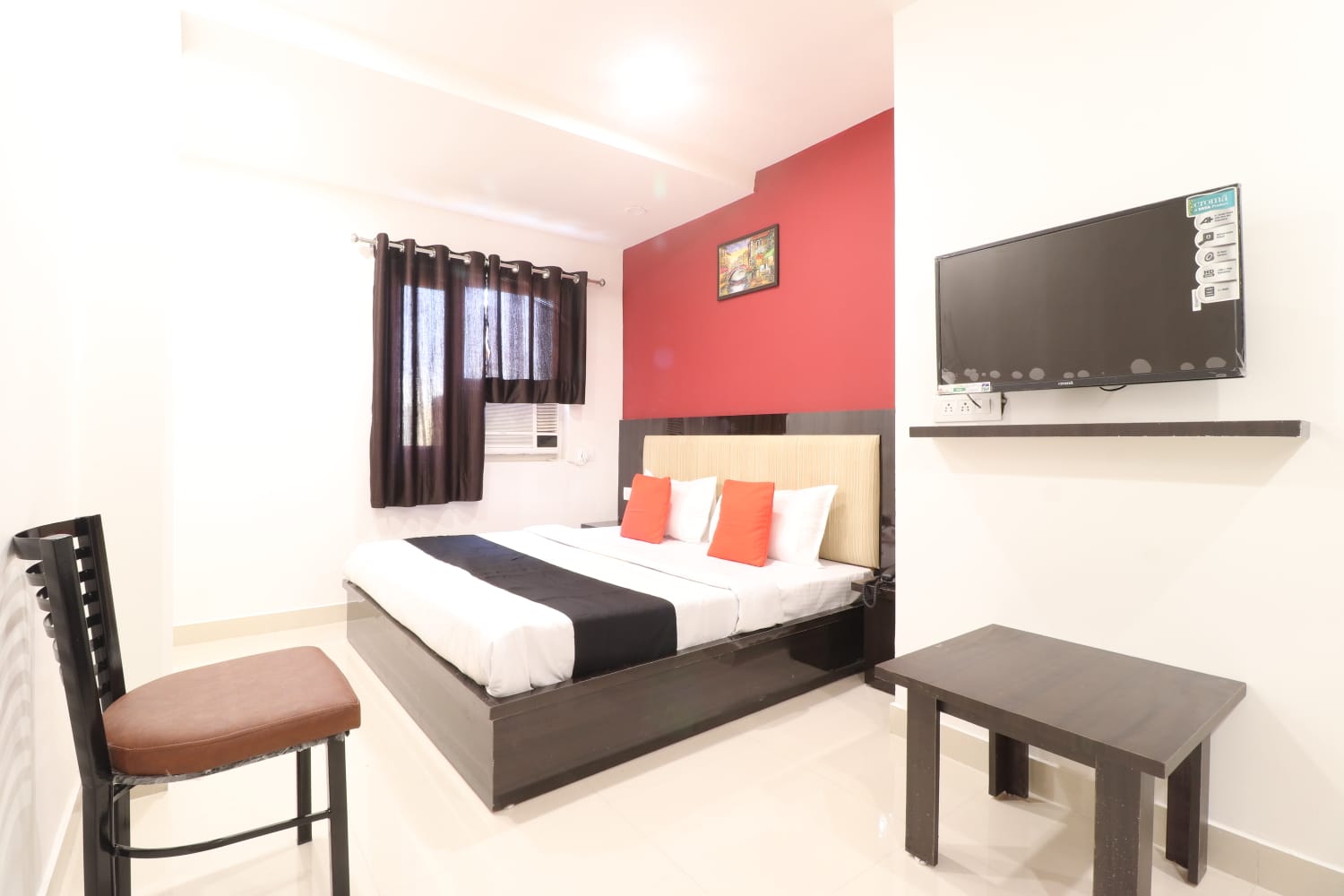 Hotel LA Vista - Tap to explore photos