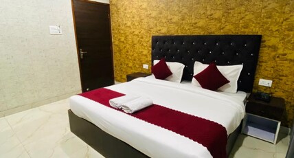 Riviera Inn with Ganga View Room Type - Deluxe Room