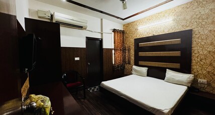 HOTEL SUN PLAZA Room Type - Deluxe Room