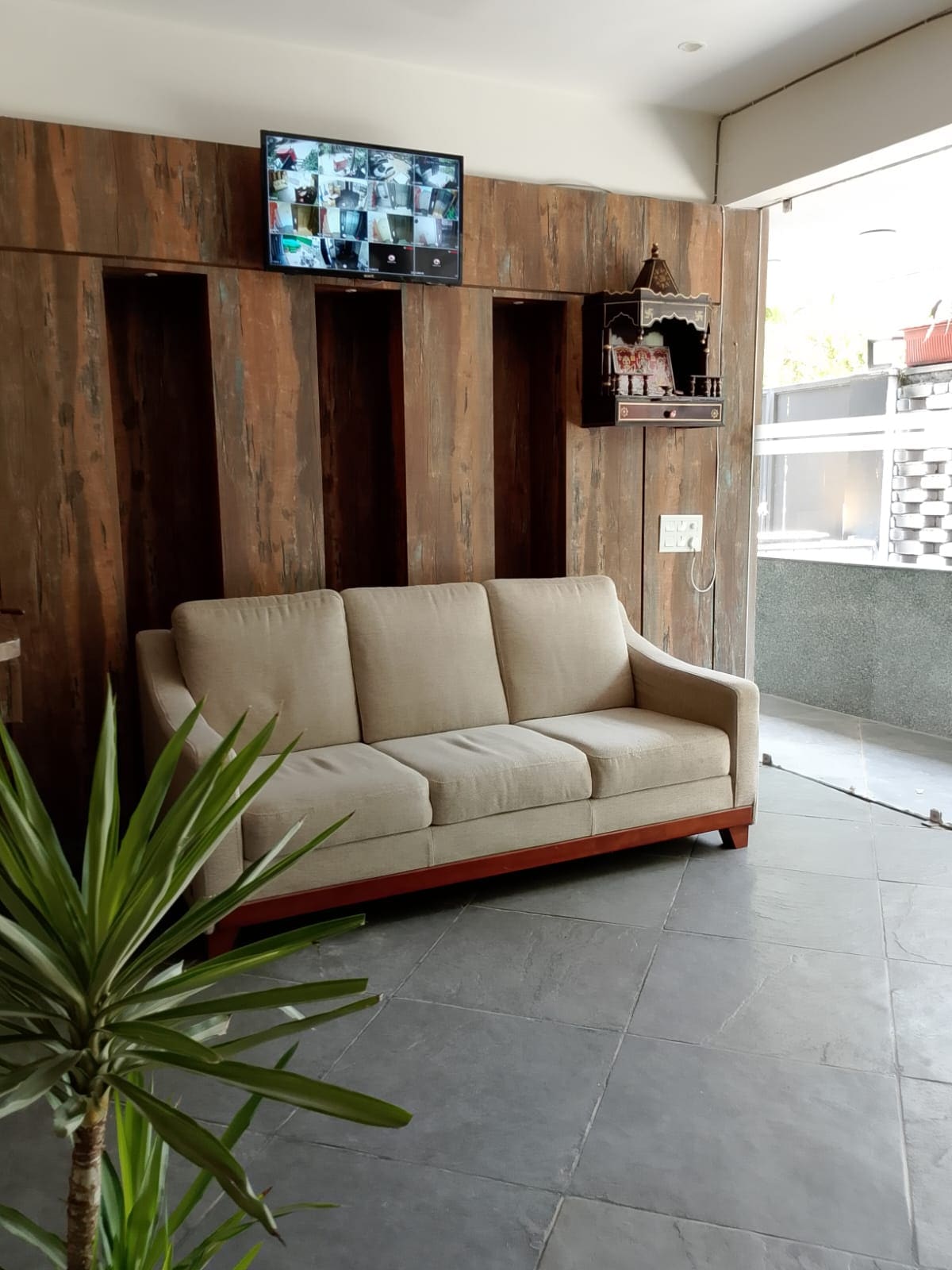 Manzana studios Sec 42 Golf Course rd - Tap to explore photos