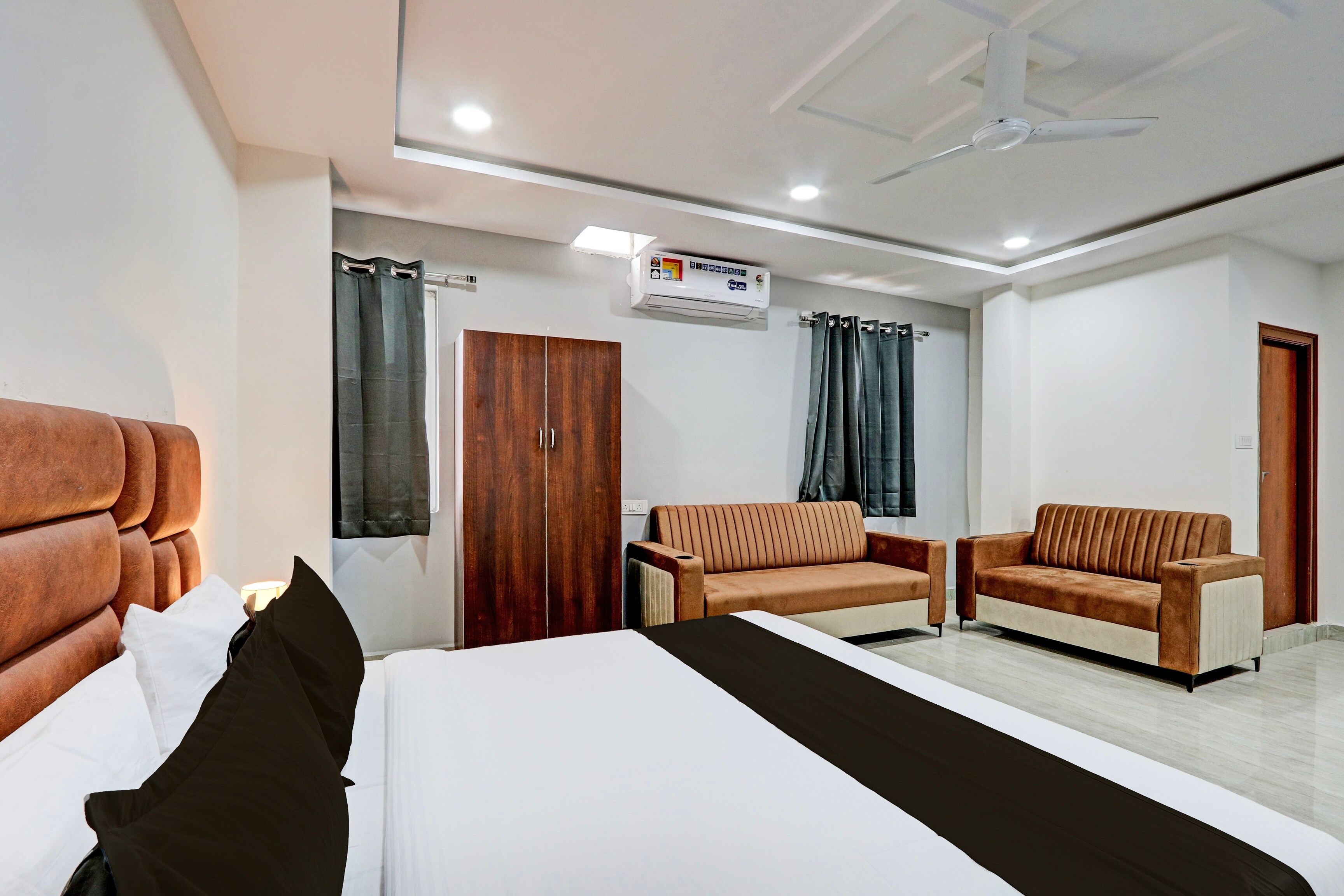 Super Hotel O Lavish Tranquil - Tap to explore photos