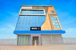 Hotel O SLN GRAND INN