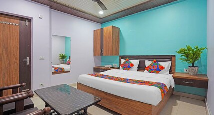 Fabhotel Shri Rawat Kunj - 150m From Banke Bihari temple Room Type - Deluxe Room