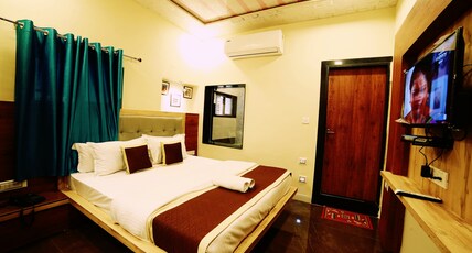 EMINENCE- PALM RESIDENCY Room Type - COZY DELUXE ROOM (ACCESS TO TERRACE)