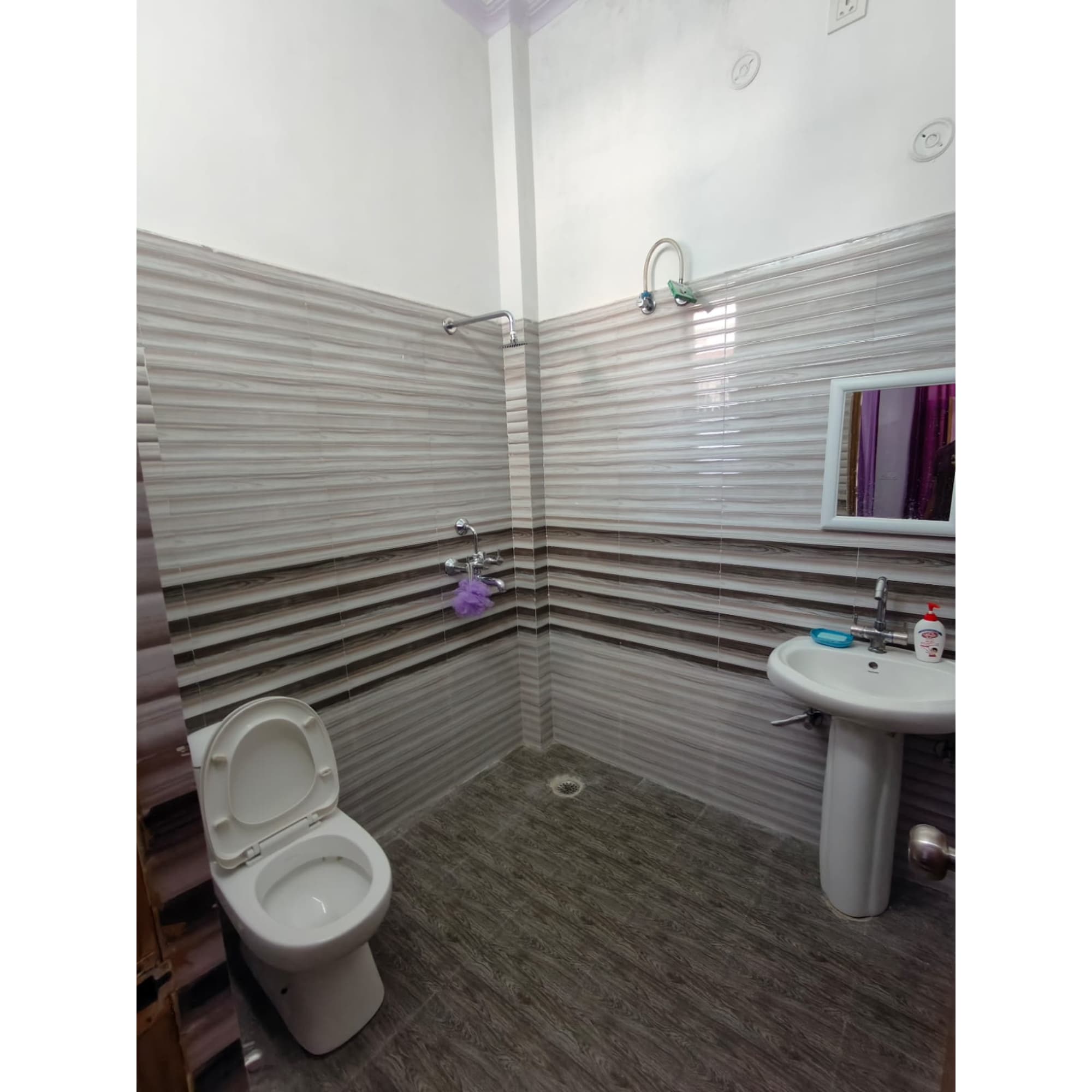 MG Grand Homestay - Tap to explore photos