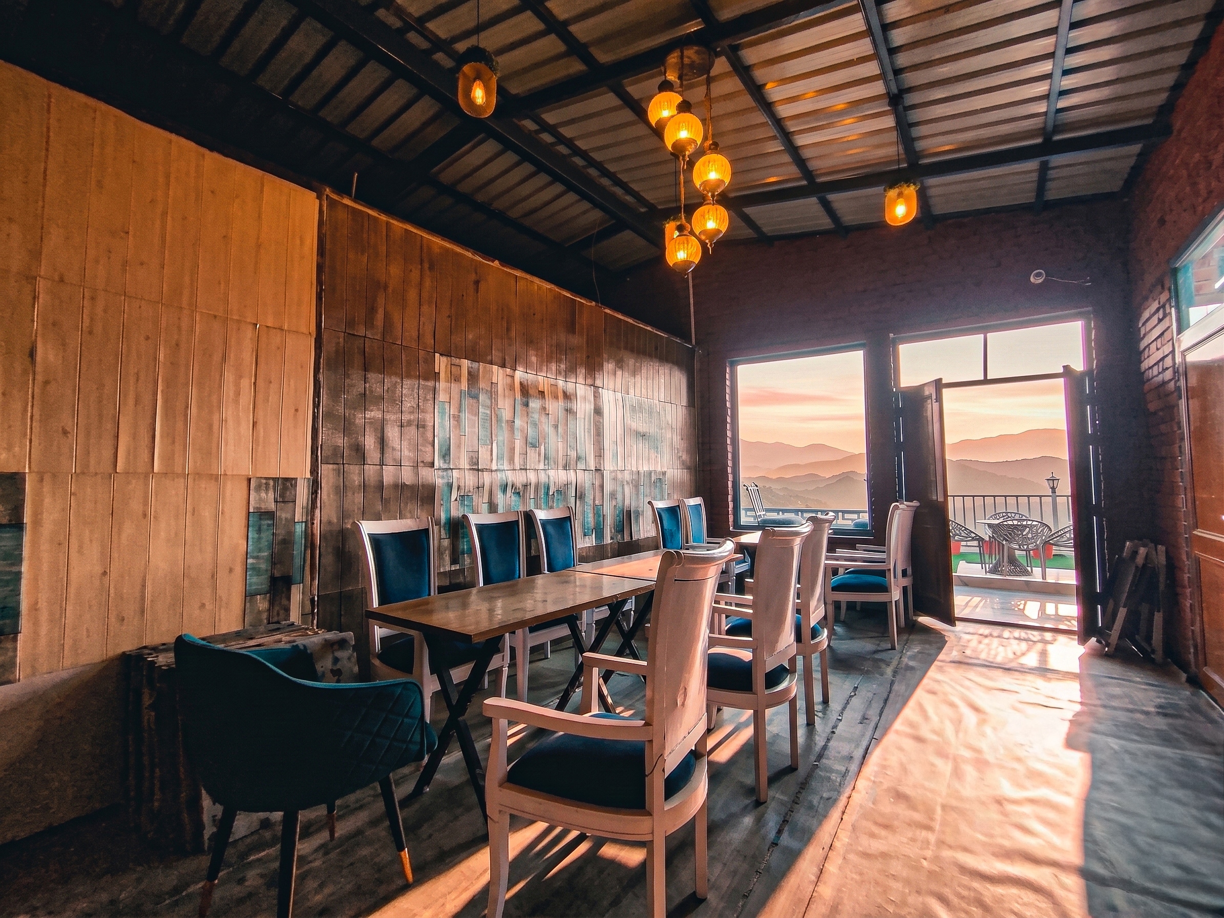 Smokey Castle Homestay & Cafe Mukteshwar - Tap to explore photos