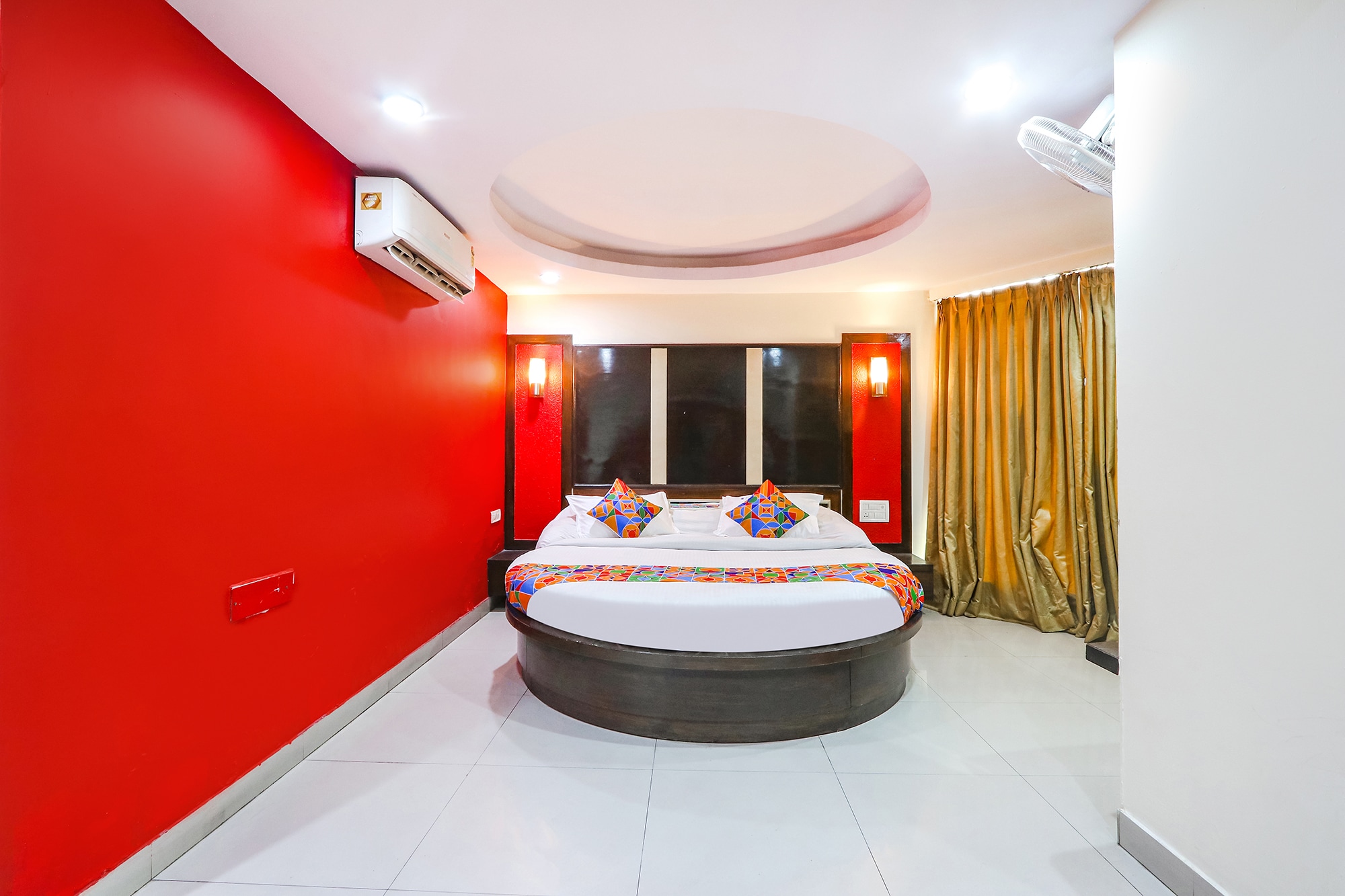 FabHotel Royal Residency II - Nr Lakdikapul Metro Station - Tap to explore photos