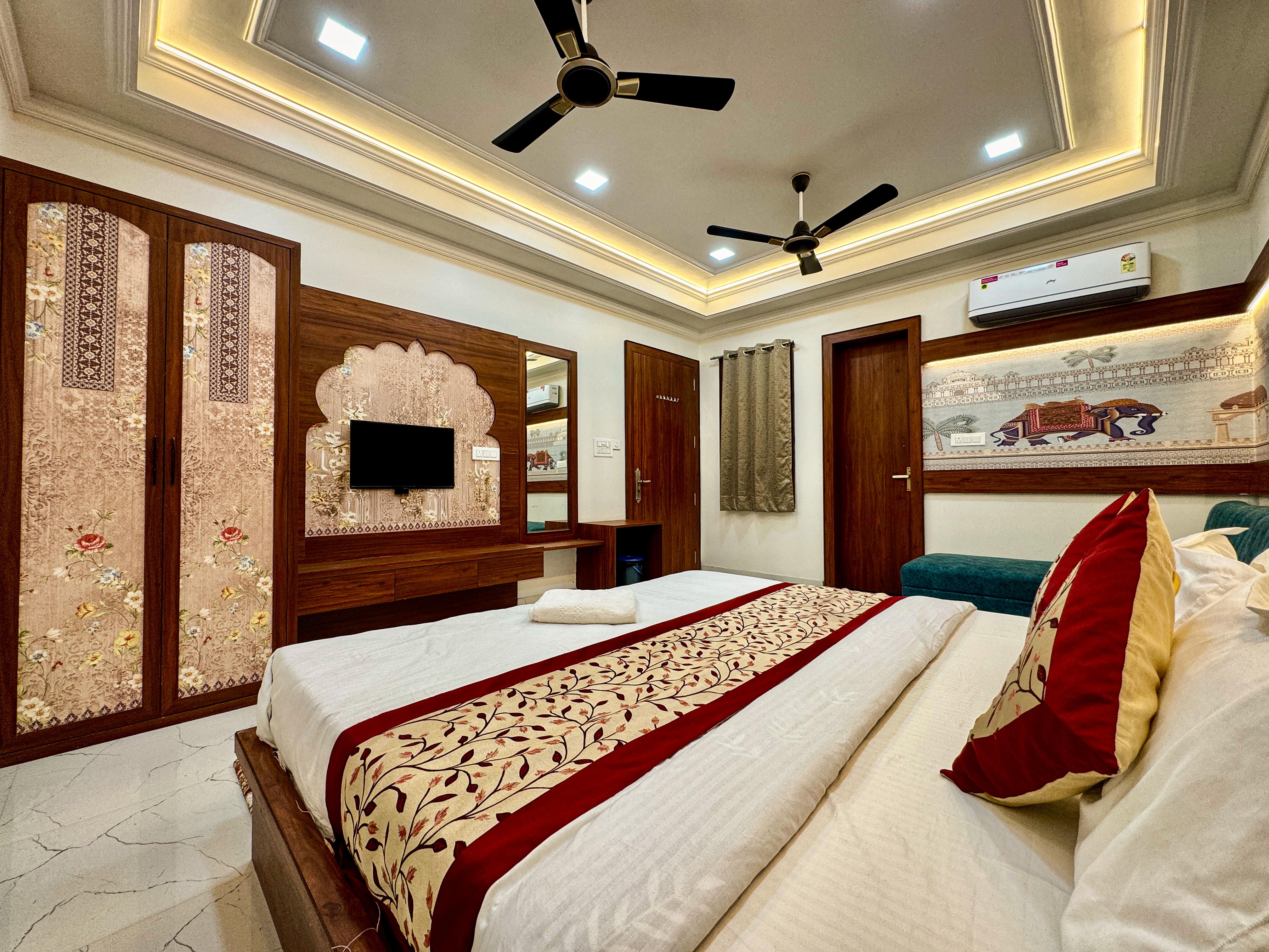 Hotel SR PALACE, Vrindavan Near Prem Mandir - Tap to explore photos