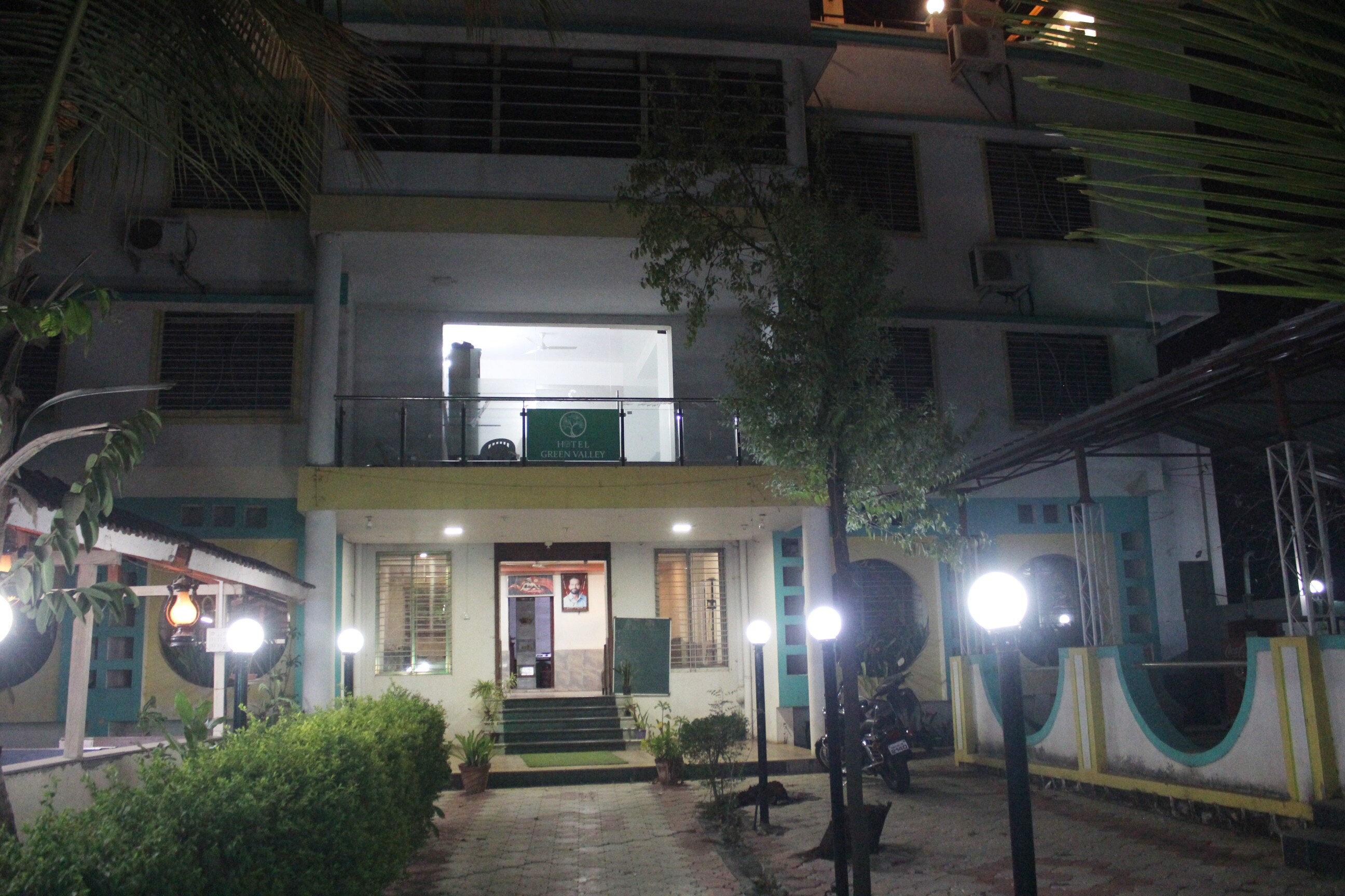 Hotel Route 17 - Tap to explore photos