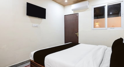 Hotel O Uttaranchal University Dehradun Room Type - Classic Hotel O Uttaranchal University Dehradun Room Type - Classic