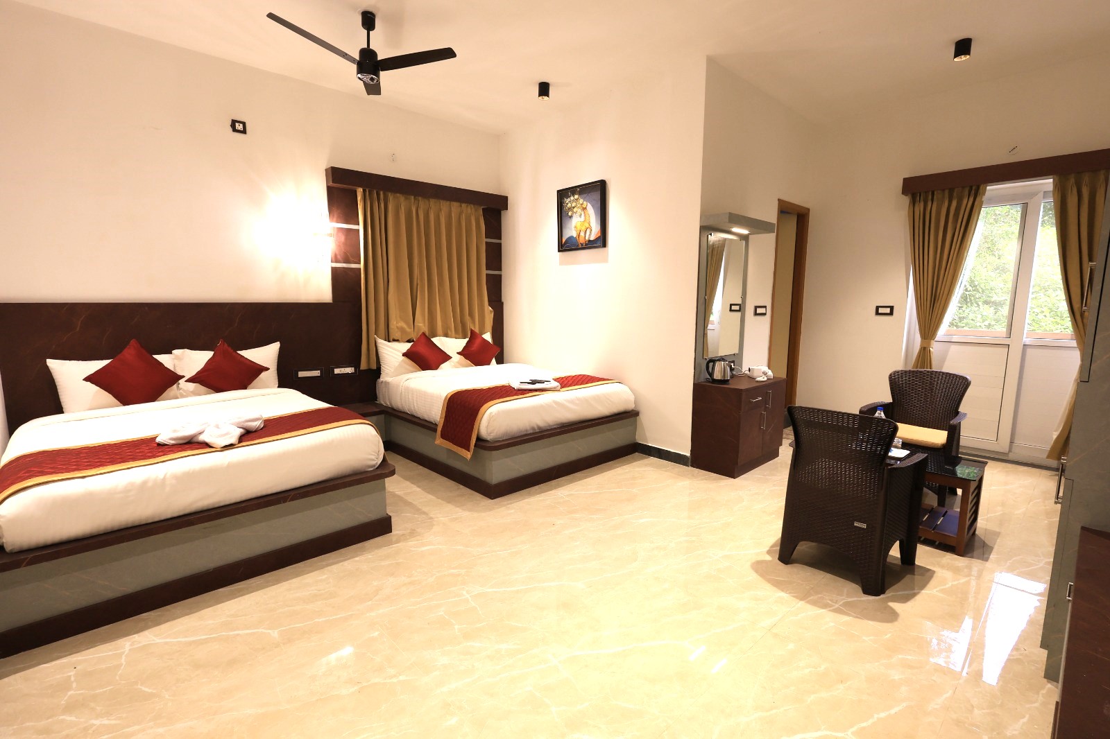 Ozone Hill resort - Tap to explore photos