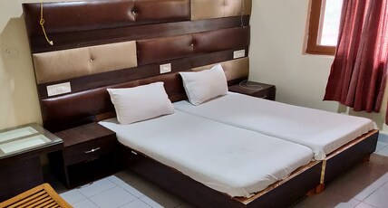 Pops Hotel and Restaurant Room Type - Deluxe Room