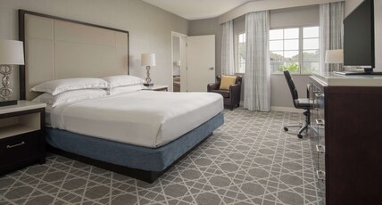 Hilton San Diego Del Mar Room Type - 1 KING BED JUNIOR SUITE