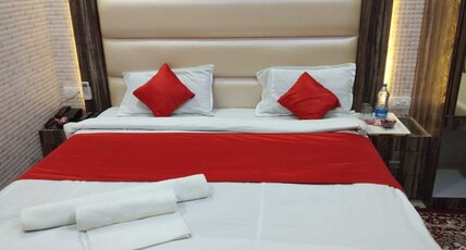 Hotel Dimple Room Type - Deluxe AC Room