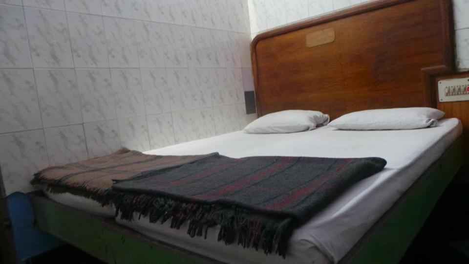 New Rathna Lodge - Tap to explore photos