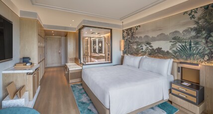 JW Marriott Goa Room Type - Luxury Bay, Guest room, 1 King, Bay view, Balcony
