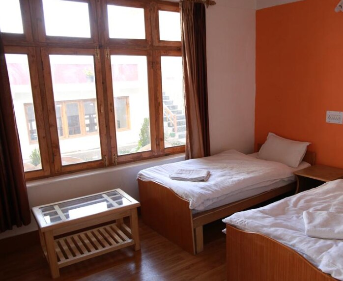 Smanla Guest House - Tap to explore photos