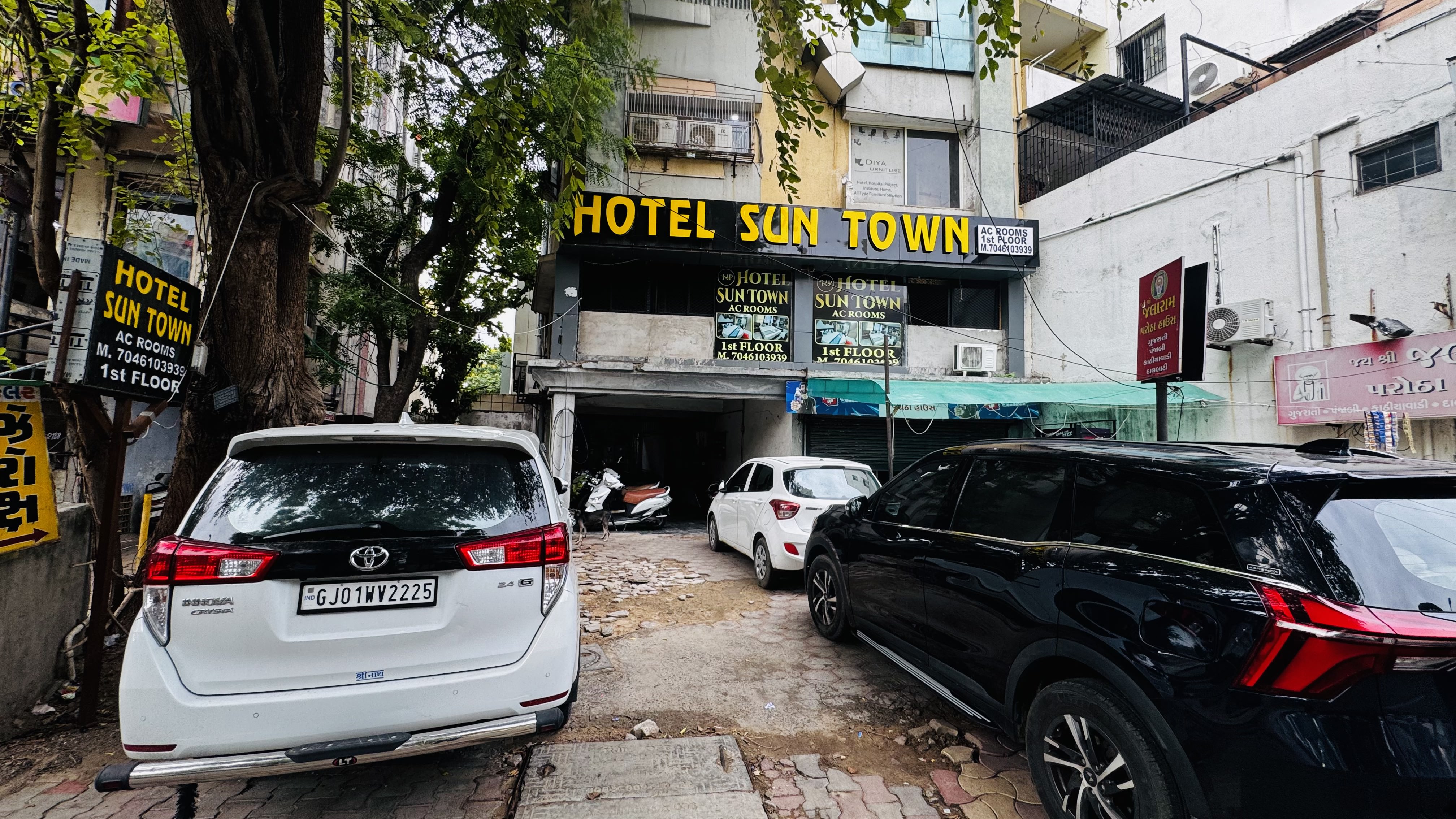 Hotel Sun Town - Tap to explore photos