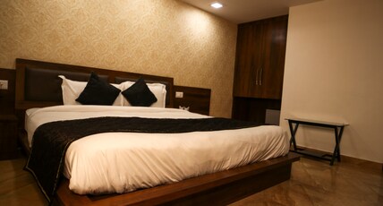Hotel Aman By Skyma(Lake View) Room Type - Premium Room Hotel Aman By Skyma(Lake View) Room Type - Premium Room