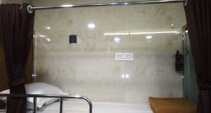 Elliottinn dormitory Malad Room Type - Bunk Bed A.C Dormitory
